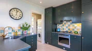 Refrigerador, microondas, horno y lavavajillas