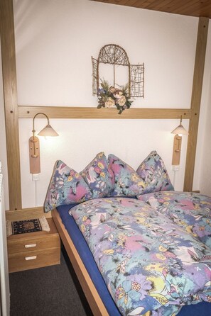3 bedrooms, desk, WiFi