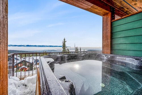 Vista at Big White. Amazing Location & View!