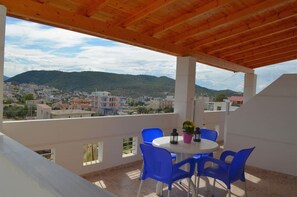 Outdoor dining - Gregory's Apartments - Deluxe - 2 bathrooms (Ksamil, Vlorë County)