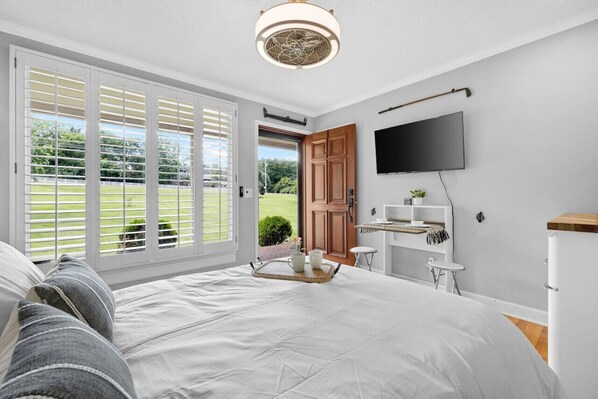 1 bedroom, desk, iron/ironing board, WiFi