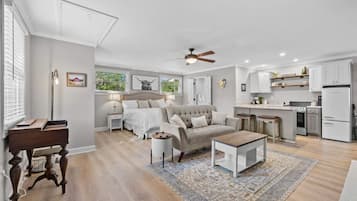 1 bedroom, desk, iron/ironing board, WiFi
