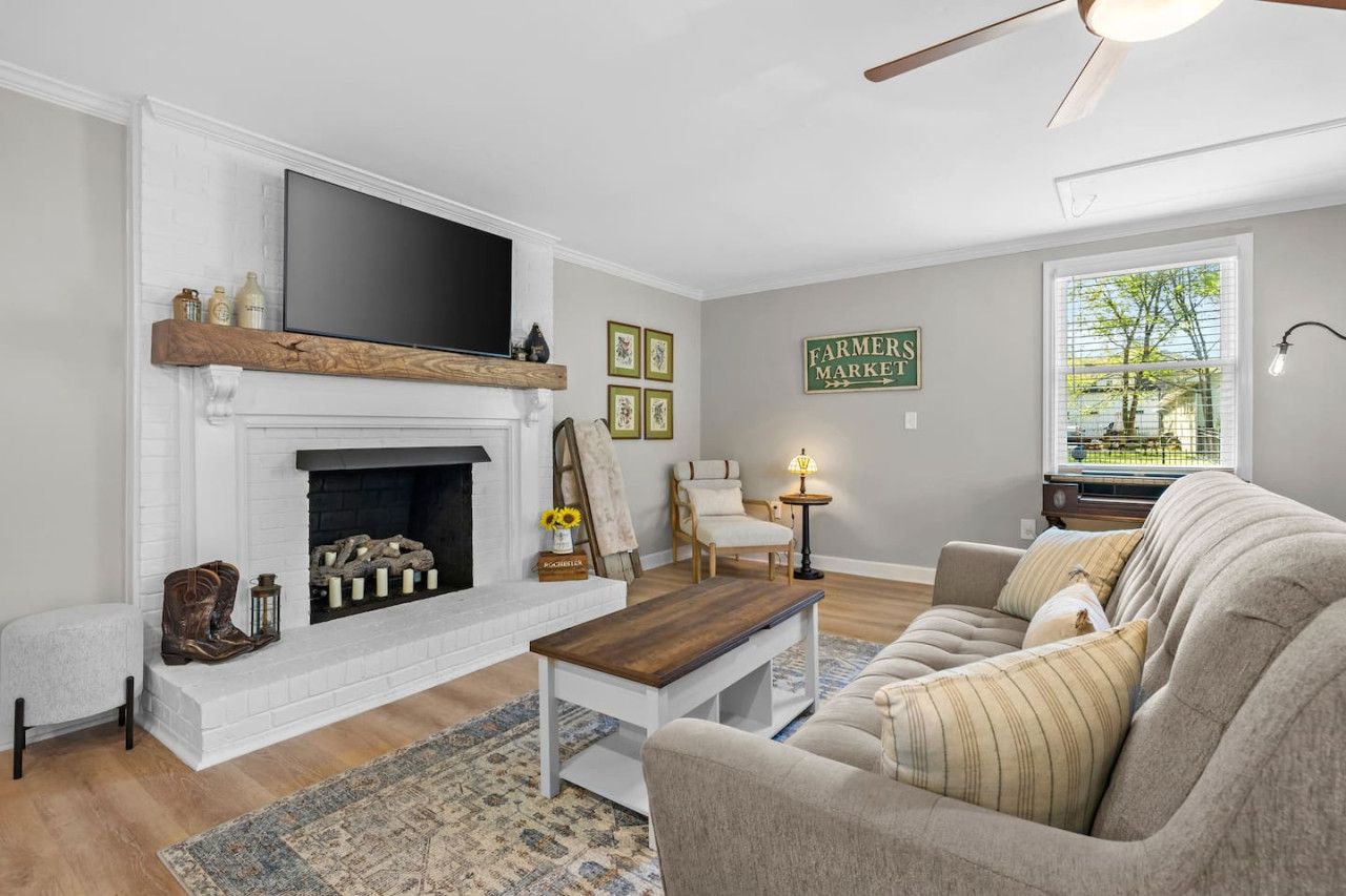 TV, fireplace
