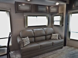 TV, fireplace, stereo - The Castle at Rock Castle (Cadiz)