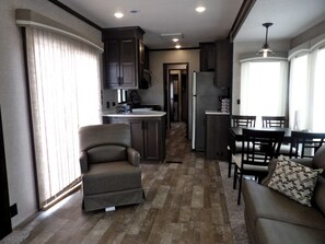 TV, peis og stereoanlegg