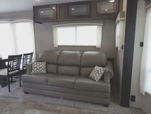 TV, peis og stereoanlegg