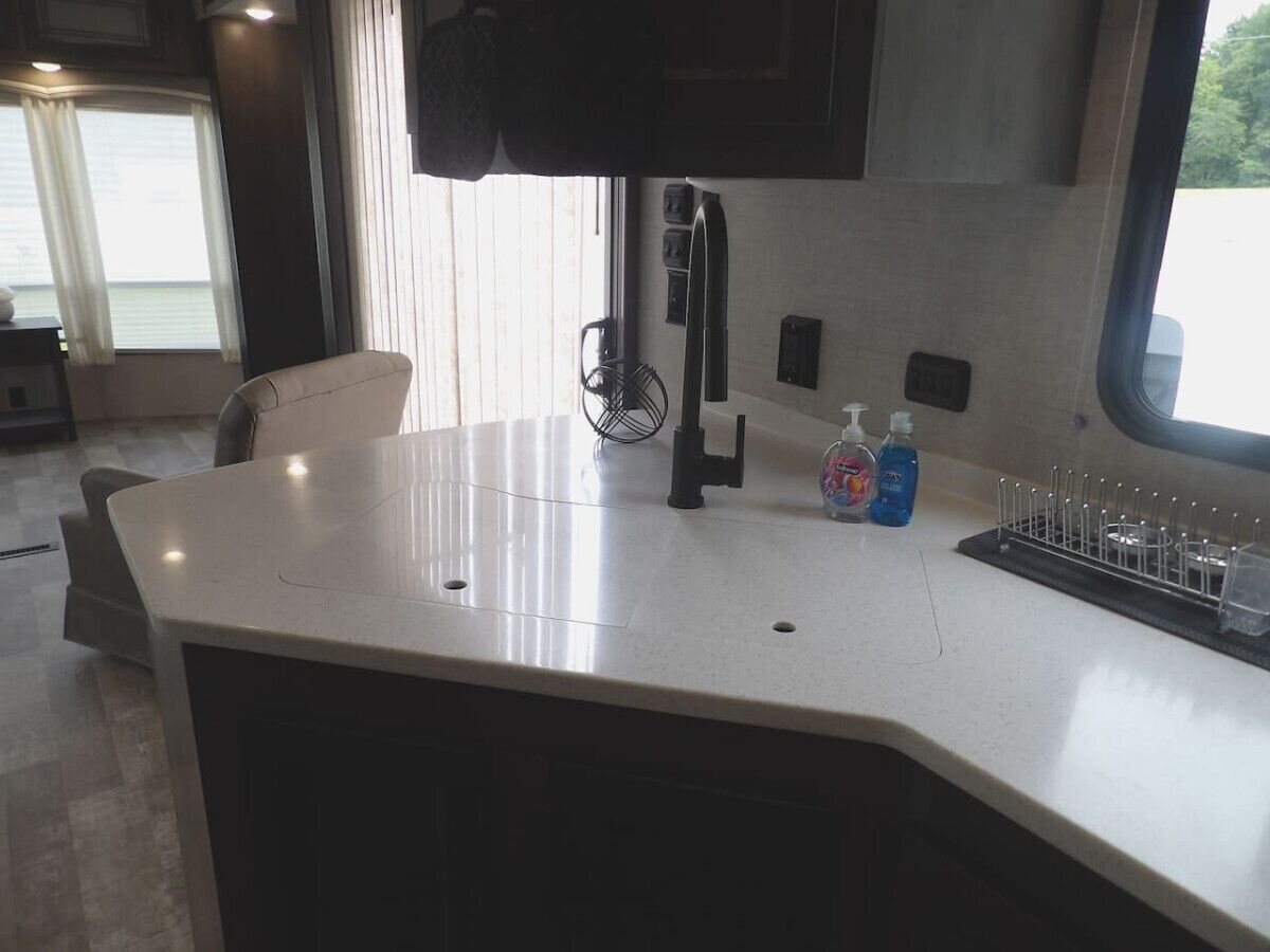 المنشأة من الداخل