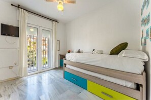 2 bedrooms, iron/ironing board, free WiFi, bed sheets - Los Chopos - Townhouse in El Castillo Fuengirola (Fuengirola)