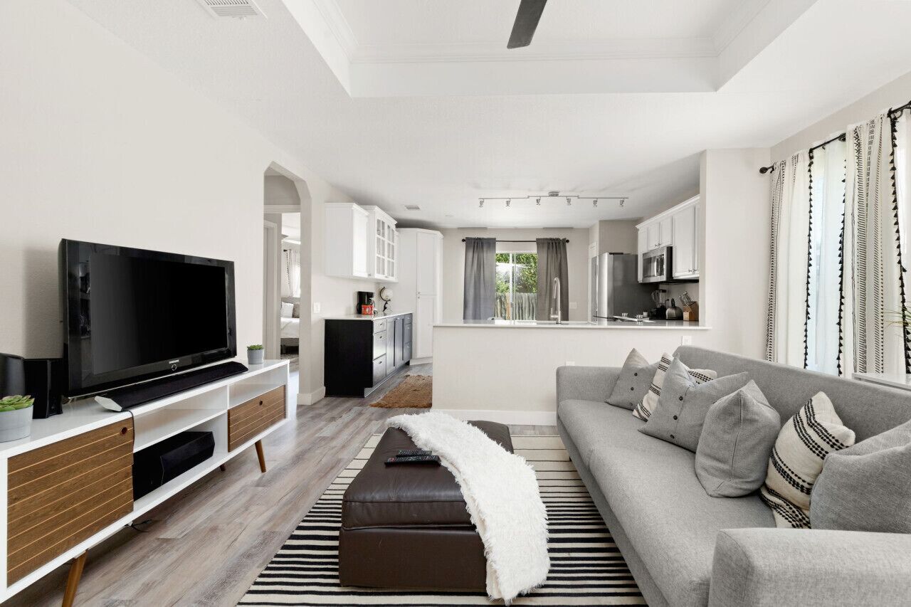 Close to DT, BBQ Grill, Sleeps 6