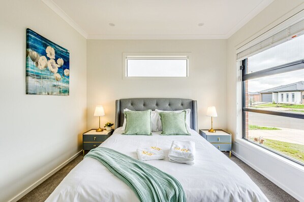 4 bedrooms, iron/ironing board, WiFi, bed sheets