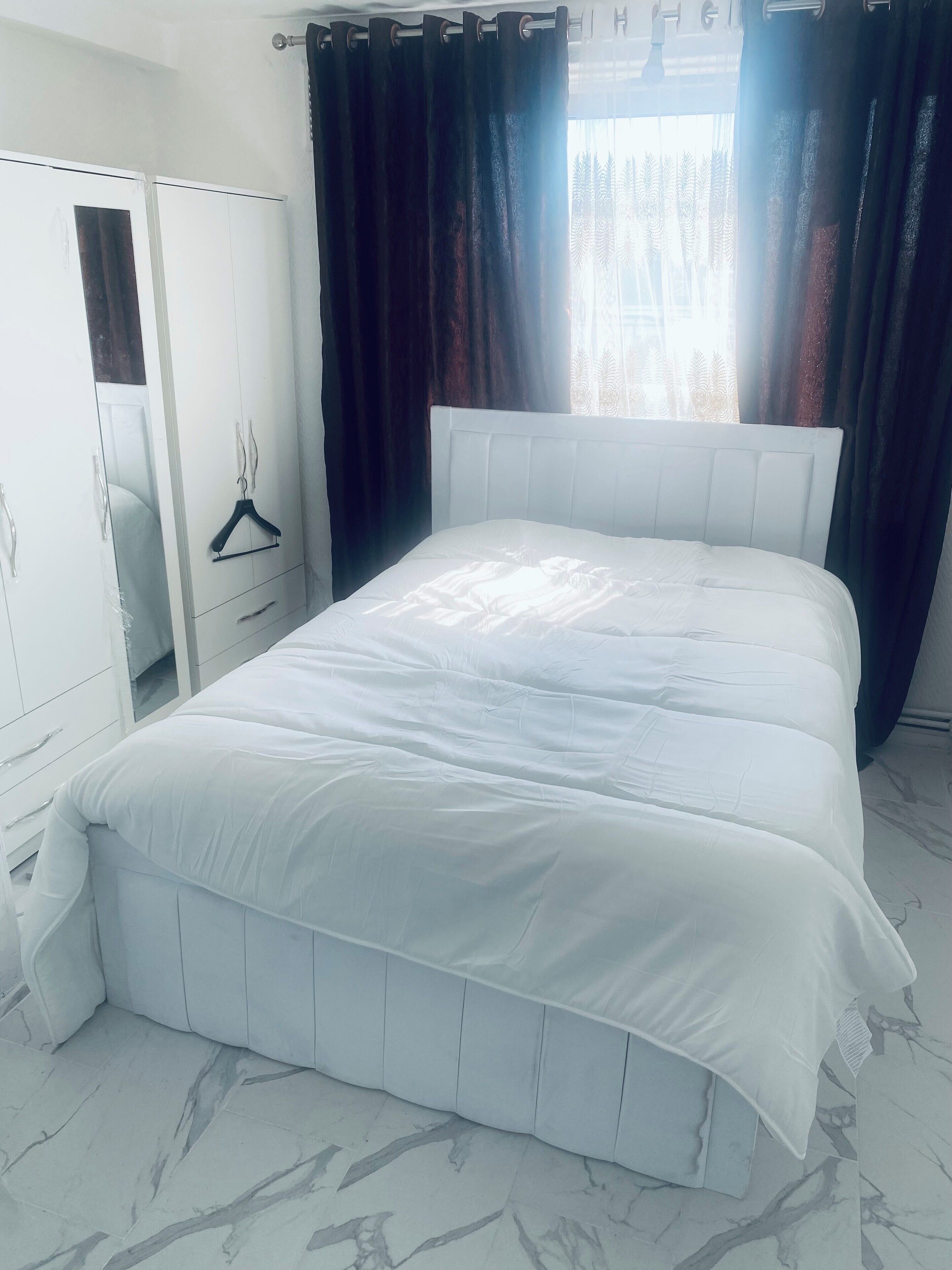 Free WiFi, bed sheets