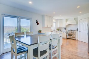 Dining - Mountain Valley Home - Firepit +Views (Conway)