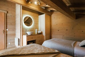 4 bedrooms, WiFi, bed sheets - Chalet, view mountain, balcony, fireplace or stove, tv, ski locker, 126m², La Clusaz (La Clusaz)
