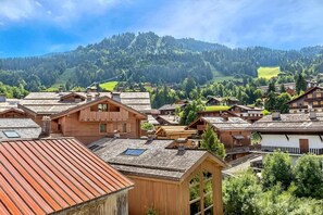 Property grounds - 70m from resort center, 3rd floor, fireplace or stove, tv, 65m², La Clusaz (La Clusaz)