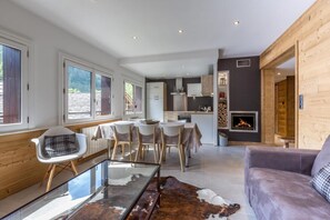 Living area - 70m from resort center, 3rd floor, fireplace or stove, tv, 65m², La Clusaz (La Clusaz)