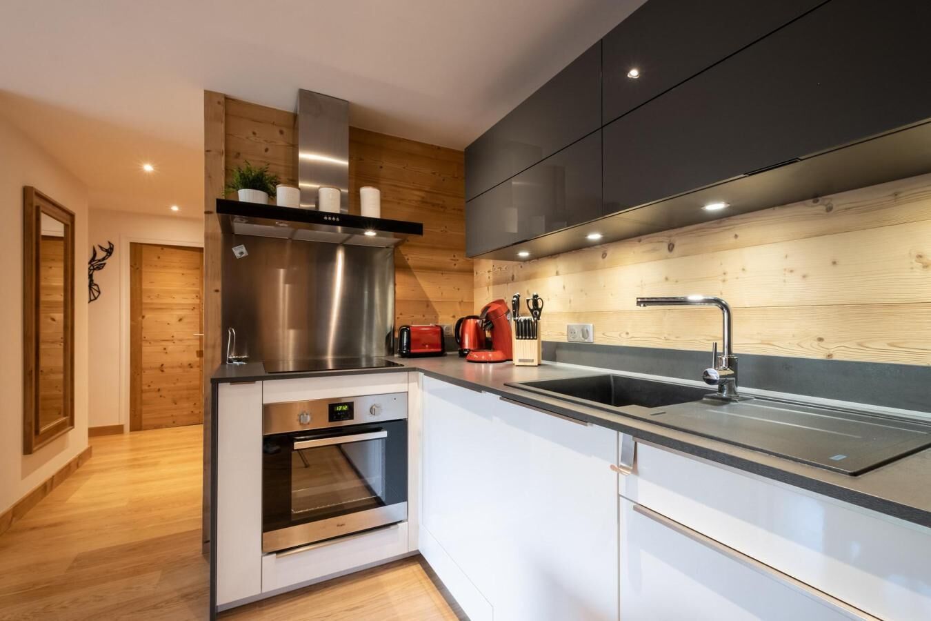 Kühlschrank, Mikrowelle, Ofen, Geschirrspüler