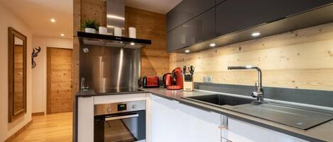 Réfrigérateur, micro-ondes, four, lave-vaisselle