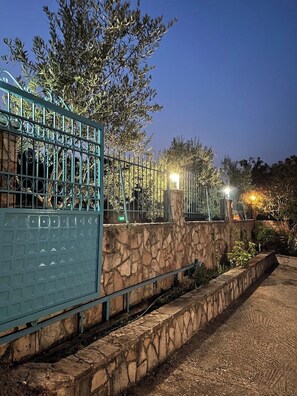 Property grounds - Gregory's Apartments - Diana Residence (Ksamil, Vlorë County)