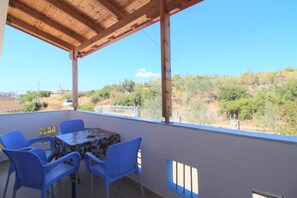 Outdoor dining - Gregory's Apartments - Diana Residence (Ksamil, Vlorë County)