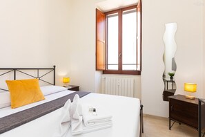 1 bedroom, iron/ironing board, internet, bed sheets - Vatican Museum 2 Apartment (Rome)