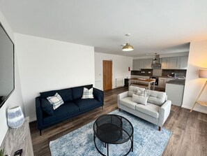 TV - Inchtavannach Apartment (Bonhill)