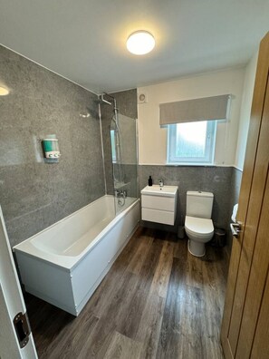 Hair dryer, towels - Inchtavannach Apartment (Bonhill)