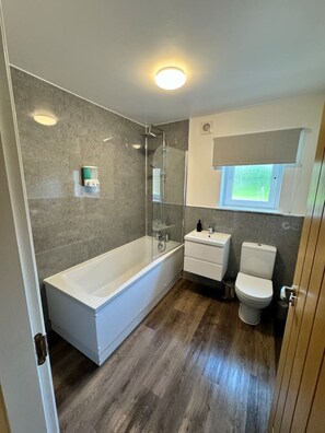 Bathroom - 0/1 Inchmoan Apartment (Bonhill)