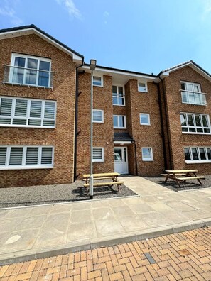 Exterior - 0/1 Inchmoan Apartment (Bonhill)