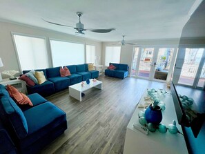Smart TV, books, stereo - Newly Renovated w/Heated Pool/Spa/Bistro, Stunning Views, Minutes from the Beach (Anna Maria)