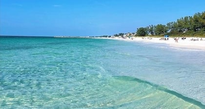 Newly Renovated w/Heated Pool/Spa/Bistro, Stunning Views, Minutes from the Beach