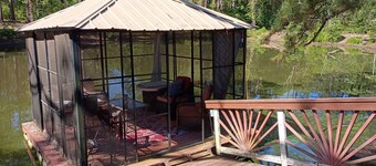 Peaceful Duck Pond close to I75