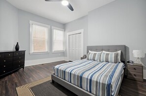 4 soverom, strykejern/-brett, wi-fi og sengetøy