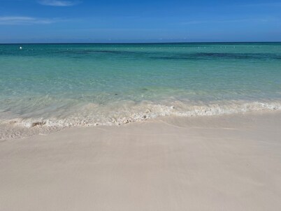 Playa Turquesa, BEACH FRONT
