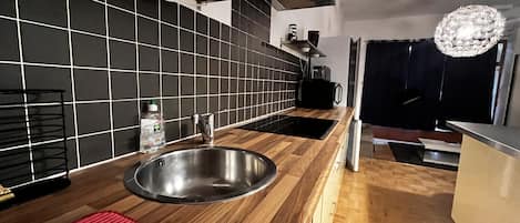 Kühlschrank, Mikrowelle, Ofen, Geschirrspüler