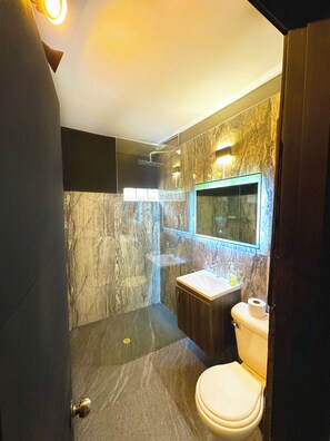 Bruser, hårtørrer, håndklæder, Shampoo