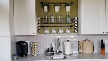 Fridge, microwave, dishwasher, coffee/tea maker