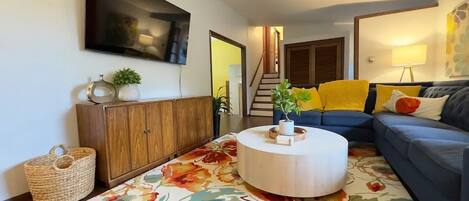 TV connectée, cheminée, espaces bureaux