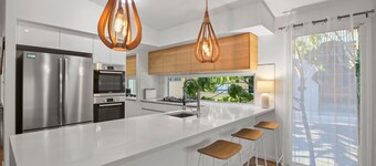 Esplanade 180, Golden Beach