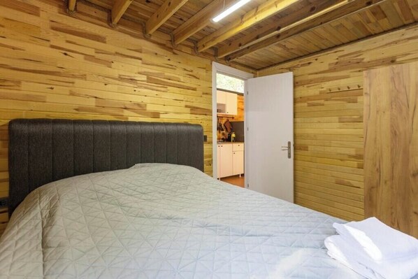 2 dormitorios, escritorio, wifi gratis y ropa de cama