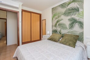2 chambres, fer et planche à repasser, Wi-Fi gratuit, draps fournis