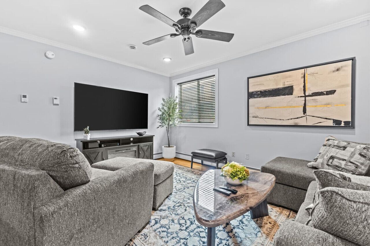 2br Burlington Apartment! - Burlington, VT
