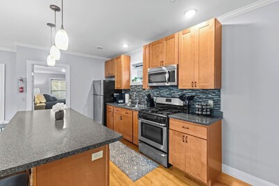 2BR Burlington Apartment!