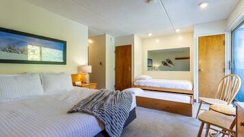 2 bedrooms, iron/ironing board, travel crib, free WiFi