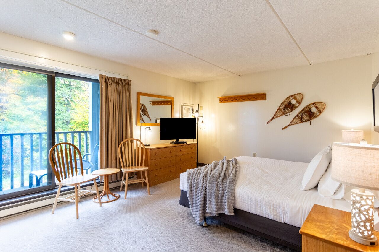 2 bedrooms, iron/ironing board, travel crib, free WiFi