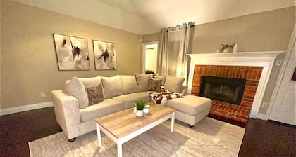 4-bedroom house in superb Trophy Club with Backyard, W/D, Pets!