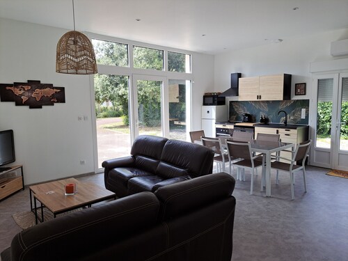 Gîtes A la source Logement l'Isle up to 6 people with air conditioning 