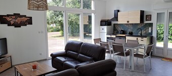 Gîtes A la source Logement l'Isle up to 6 people with air conditioning 