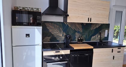 Gîtes A la source Logement l'Isle up to 6 people with air conditioning