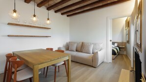 Apartment | Dining - Impeccable 5p Apartment in the Heart of Barcelone (Barcelona)
