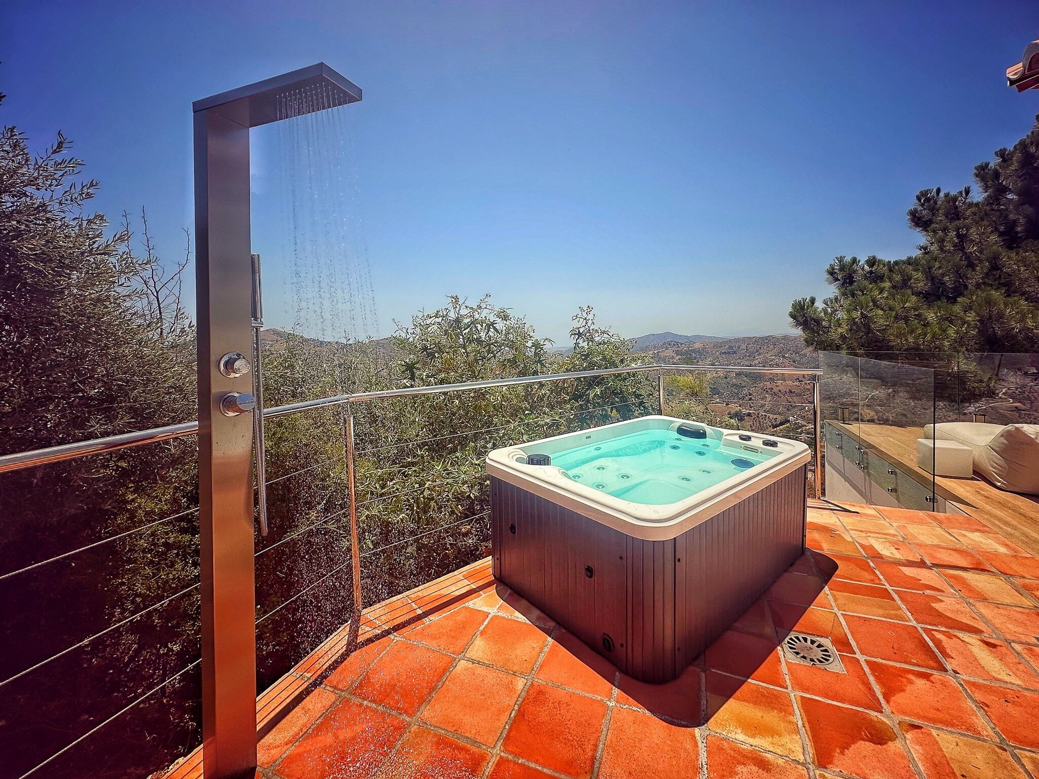 Outdoor spa tub